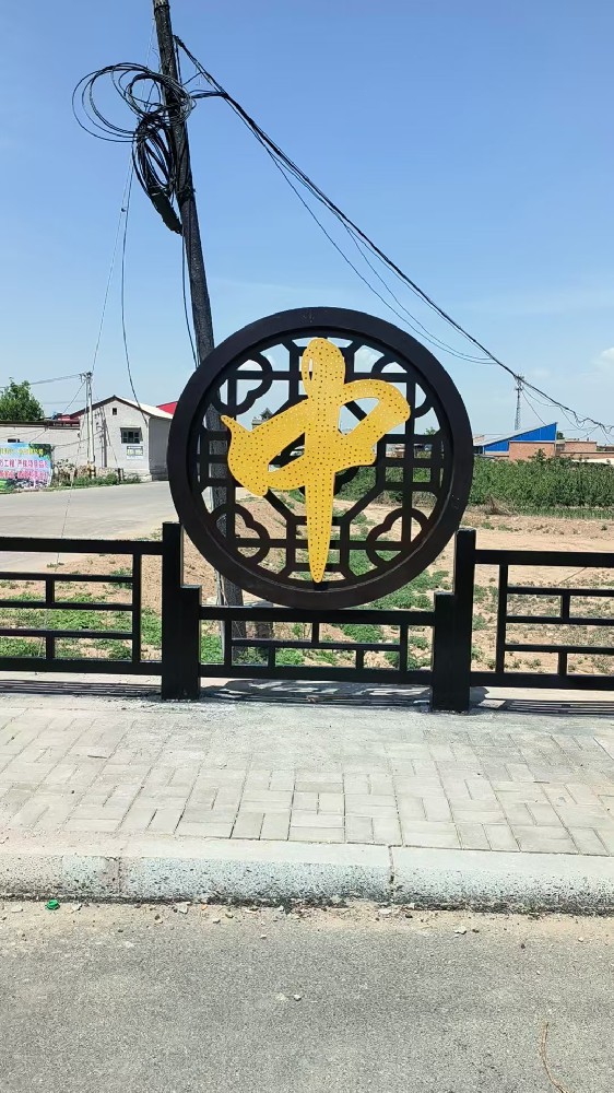 金屬護(hù)欄煥新生：晨虹醇酸專用汽車漆，守護(hù)安全與美觀