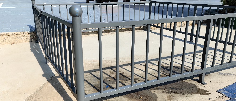 不銹鋼表面的藝術重塑：晨虹醇酸外用磁漆，輥涂新選擇