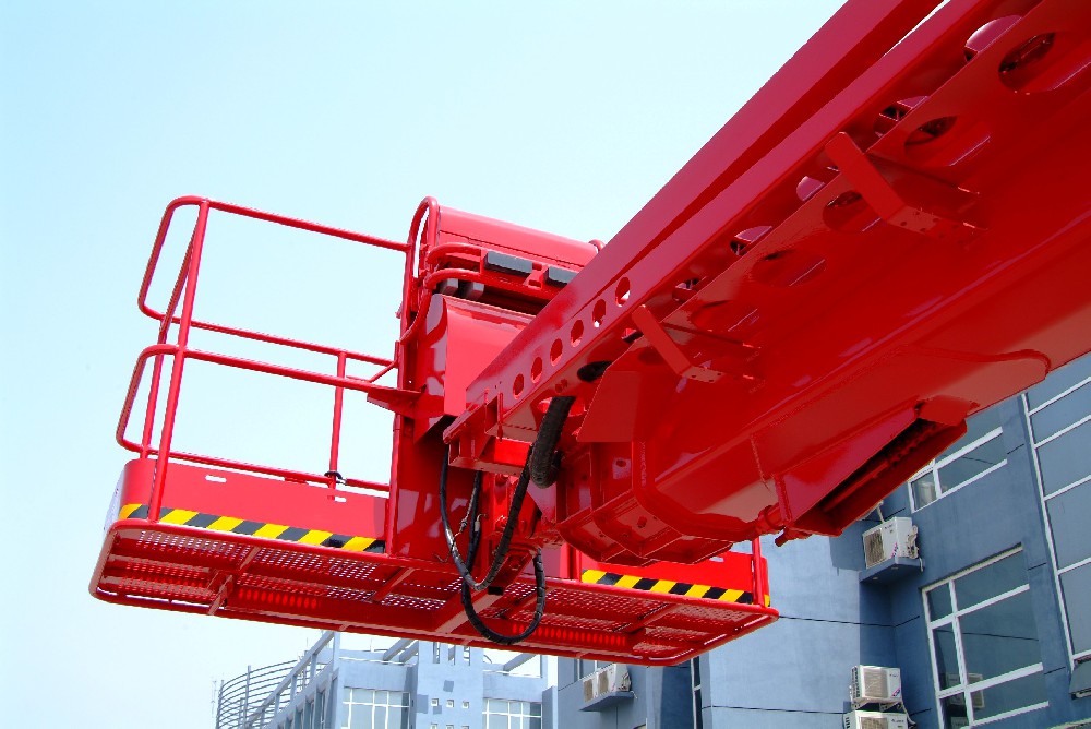 應急救援車輛的煥新守護者：晨虹醇酸外用磁漆，助力緊急使命