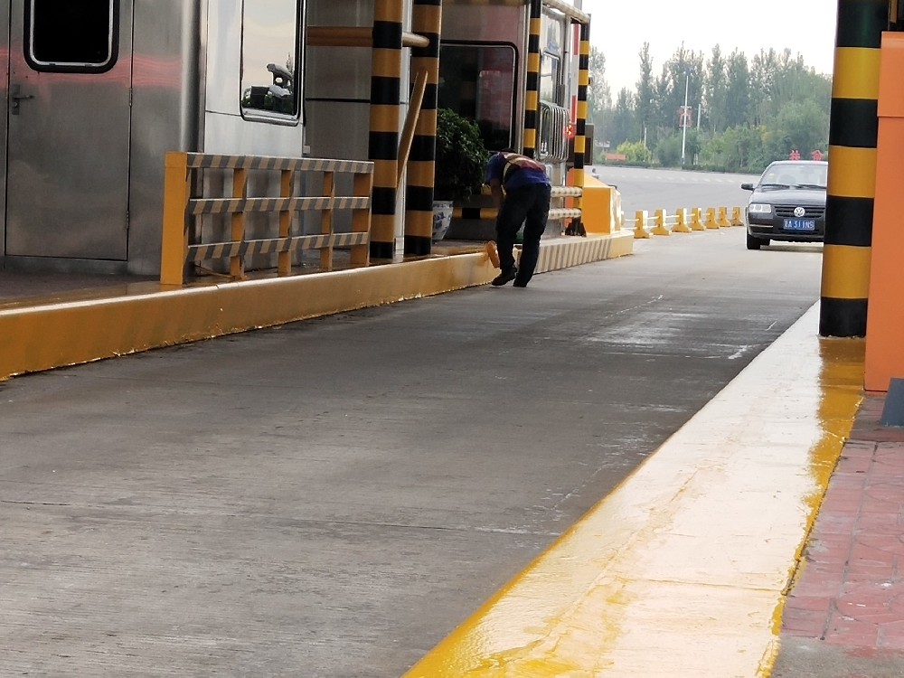 高速公路護(hù)欄煥新顏：晨虹醇酸改裝汽車漆，守護(hù)道路安全的色彩衛(wèi)士